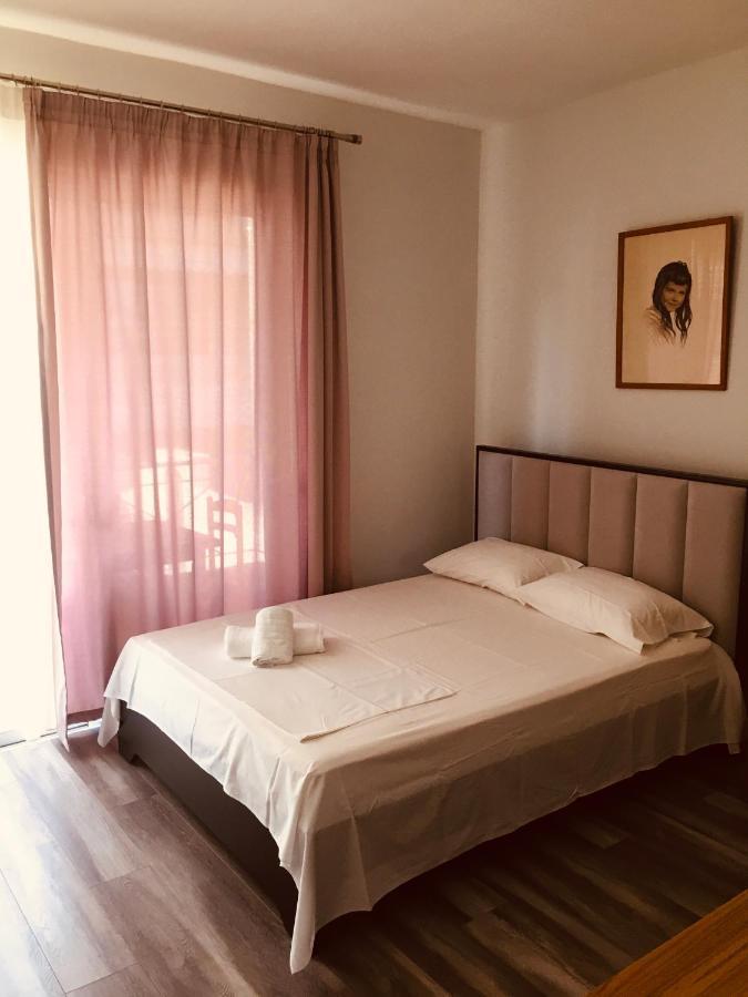 Irini Boutique Rooms!!! Himare Bagian luar foto