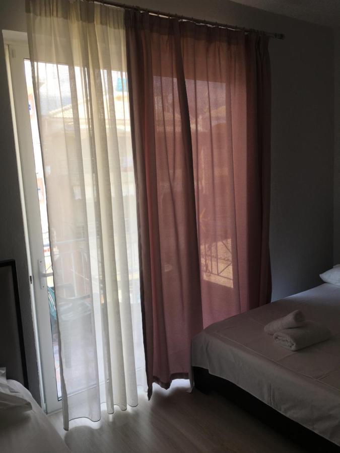 Irini Boutique Rooms!!! Himare Bagian luar foto